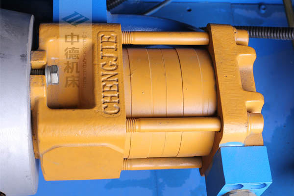 ZDPK-4015采用國內一流品牌電機及油泵，動力強勁，噪音低.jpg